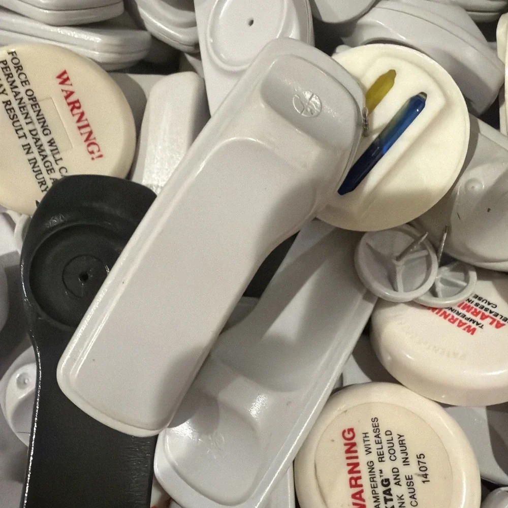 Lot of 100 Security Tags Anti Theft Sensors Retail Clothing Clothes
